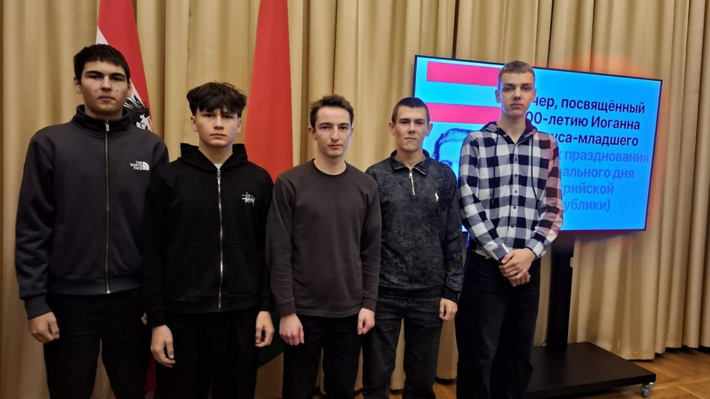 Сотрудники и студенты кафедры «Иностранные языки» посетили музыкальный вечер, посвященный 200-летию Иоганна Штрауса